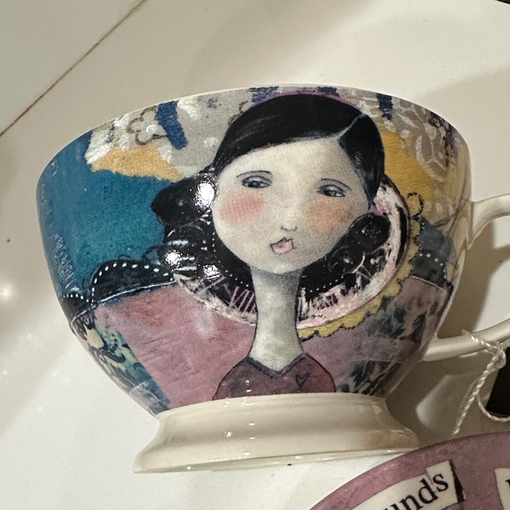 Kelly Roe Robert’s, Artistic Ceramic Teacup and Saucer Set - Picture 3 of 5